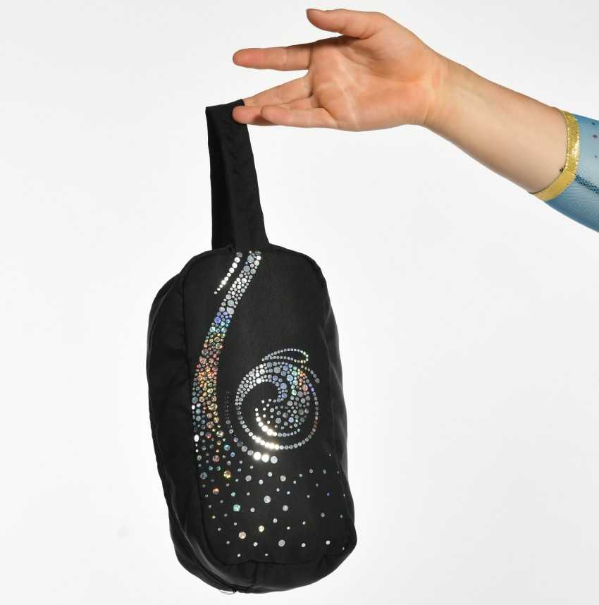 Sac à manique noir porté par une gymnaste