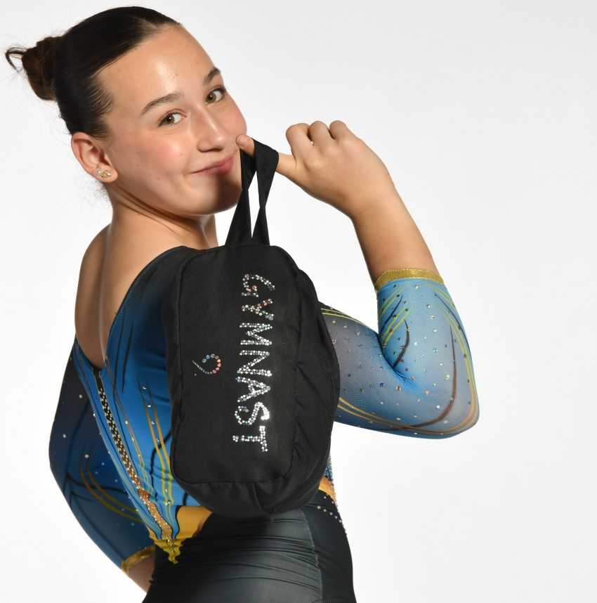 Sac à manique noir porté par une gymnaste